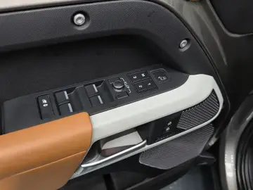 2022 Land Rover Defender с пробегом 105 267 км
