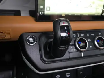 2023 Land Rover Defender с пробегом 48 312 км