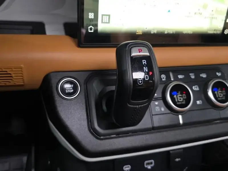 2023 Land Rover Defender с пробегом 48 312 км