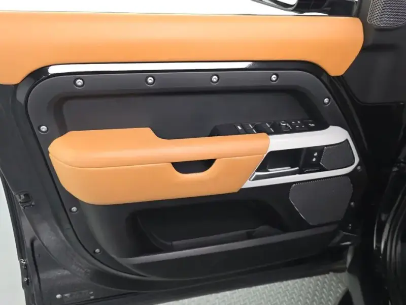 2022 Land Rover Defender с пробегом 72 373 км