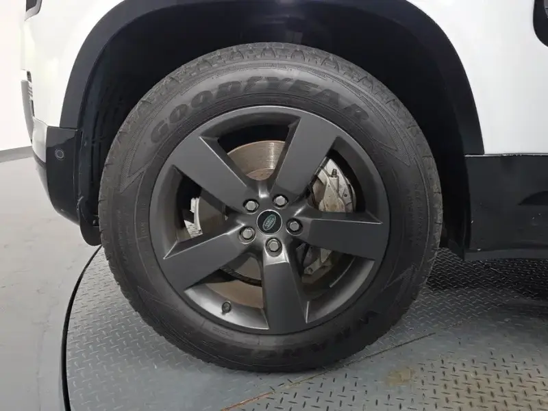 2023 Land Rover Defender с пробегом 52 594 км