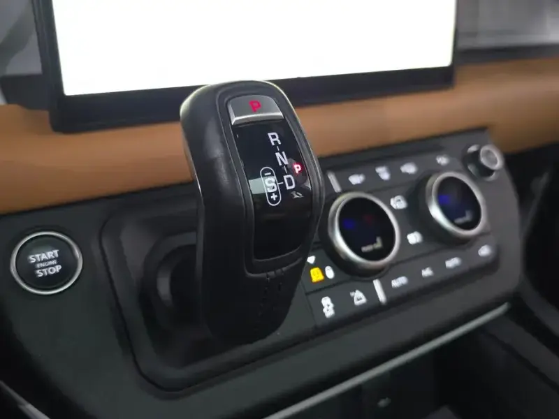 2023 Land Rover Defender с пробегом 52 594 км