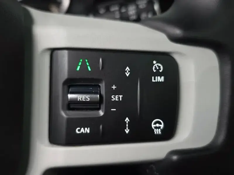2023 Land Rover Defender с пробегом 52 594 км