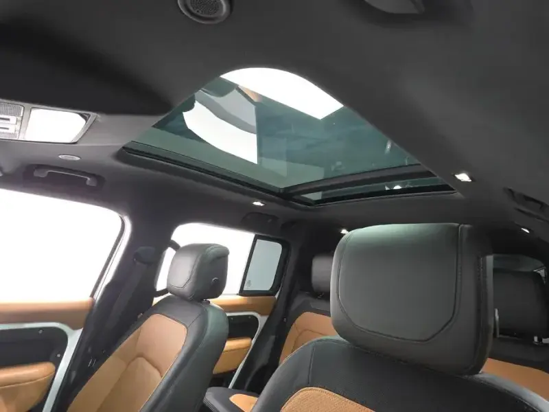 2023 Land Rover Defender с пробегом 52 594 км