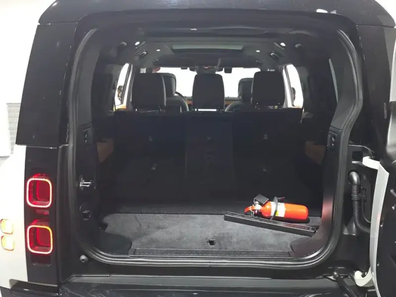 2023 Land Rover Defender с пробегом 52 594 км