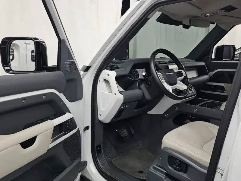 2023 Land Rover Defender с пробегом 35 711 км