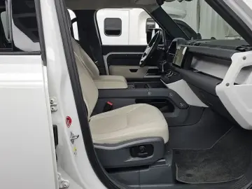 2023 Land Rover Defender с пробегом 35 711 км