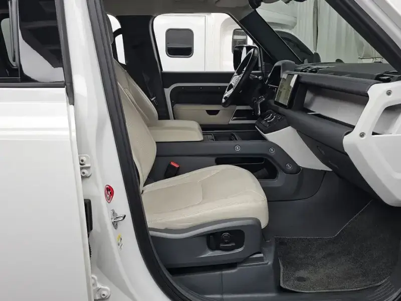 2023 Land Rover Defender с пробегом 35 711 км
