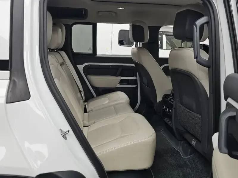 2023 Land Rover Defender с пробегом 35 711 км