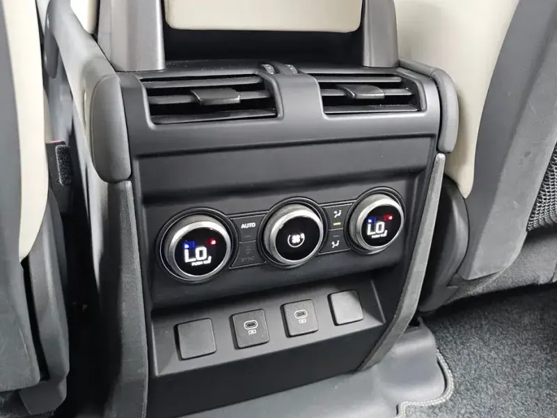 2023 Land Rover Defender с пробегом 35 711 км