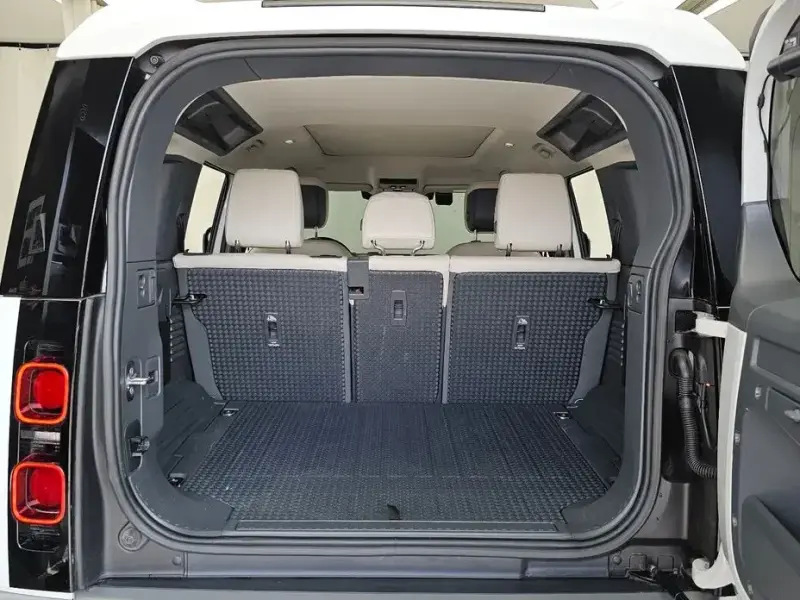 2023 Land Rover Defender с пробегом 35 711 км