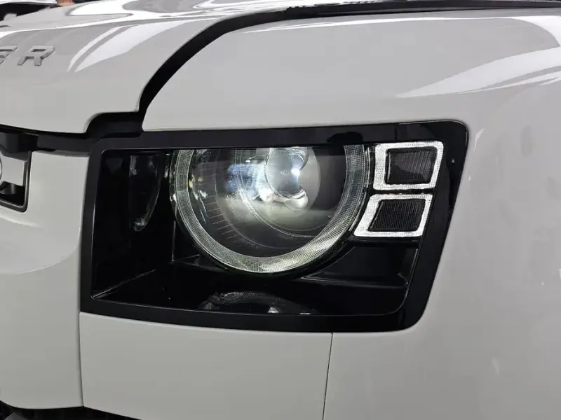 2023 Land Rover Defender с пробегом 35 711 км