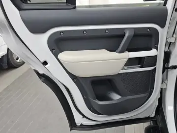 2023 Land Rover Defender с пробегом 35 711 км