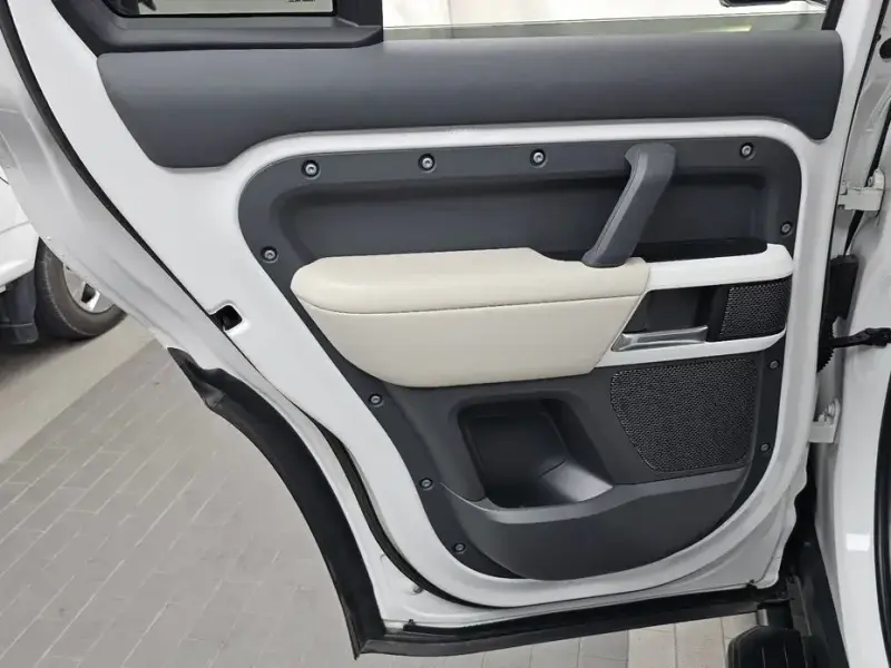 2023 Land Rover Defender с пробегом 35 711 км