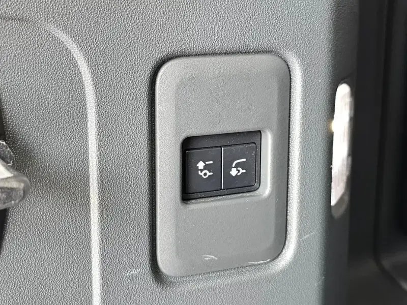 2023 Land Rover Defender с пробегом 35 711 км
