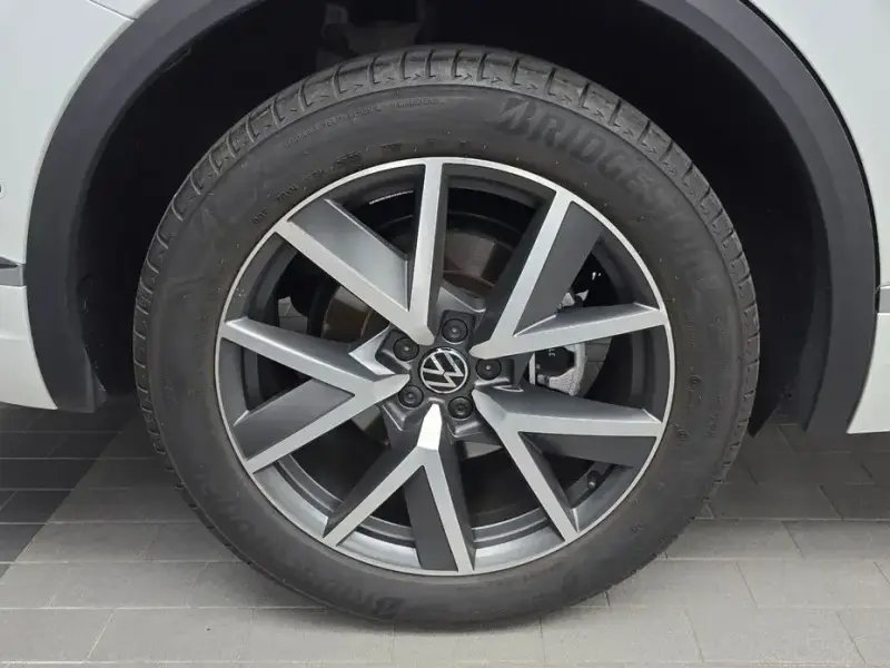2023 Volkswagen Touareg с пробегом 49 042 км