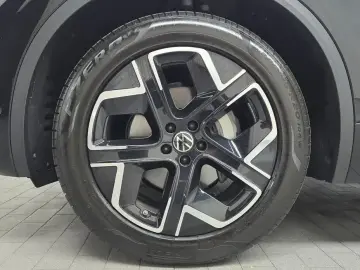 2025 Volkswagen Touareg с пробегом 5 761 км