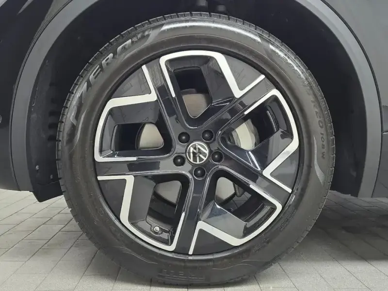 2025 Volkswagen Touareg с пробегом 5 761 км