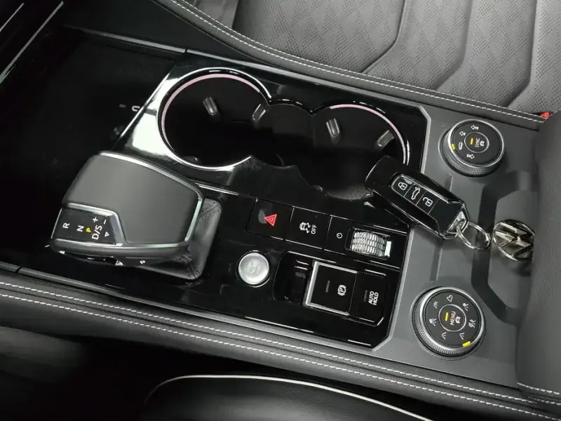 2025 Volkswagen Touareg с пробегом 5 761 км