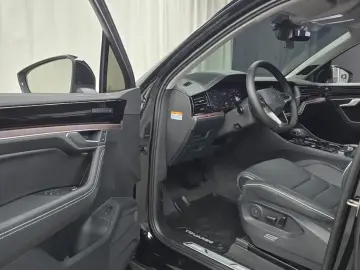 2025 Volkswagen Touareg с пробегом 5 761 км