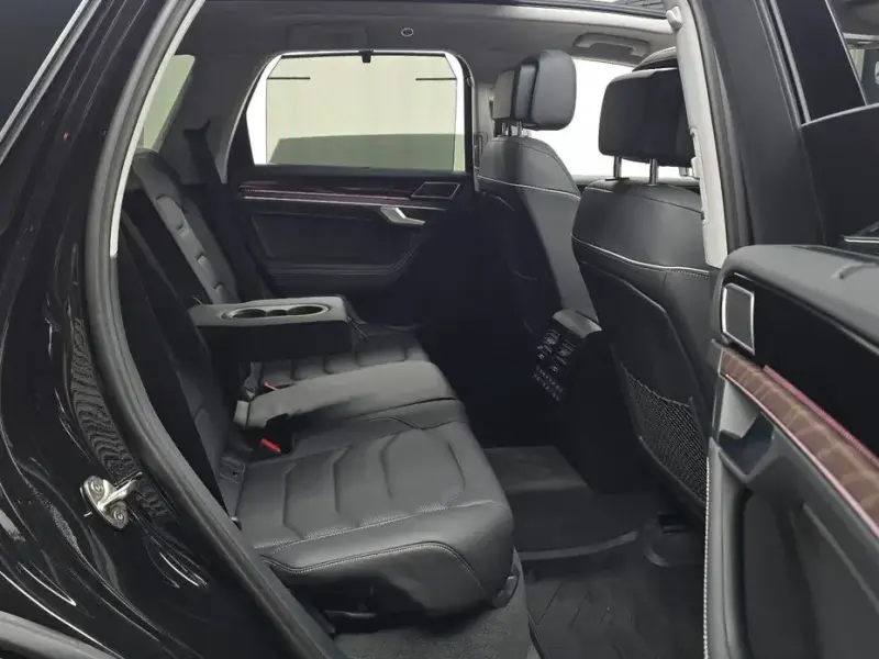 2025 Volkswagen Touareg с пробегом 5 761 км