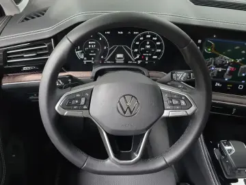 2025 Volkswagen Touareg с пробегом 5 761 км