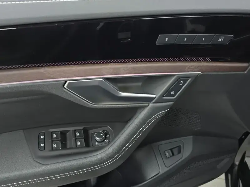 2025 Volkswagen Touareg с пробегом 5 761 км