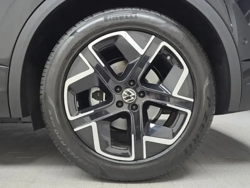 2025 Volkswagen Touareg с пробегом 5 761 км