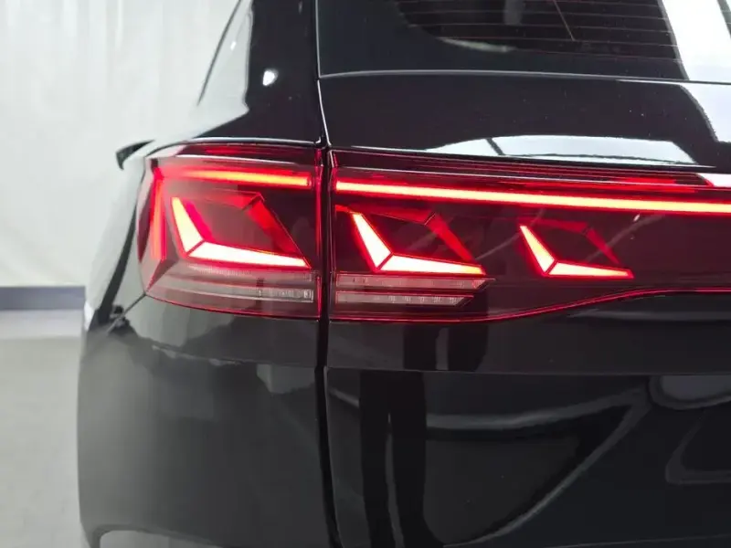 2025 Volkswagen Touareg с пробегом 5 761 км