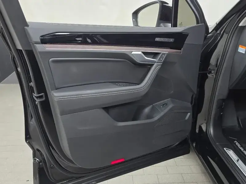 2025 Volkswagen Touareg с пробегом 5 761 км