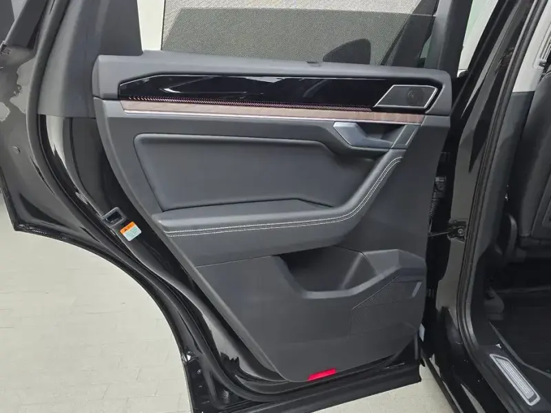 2025 Volkswagen Touareg с пробегом 5 761 км
