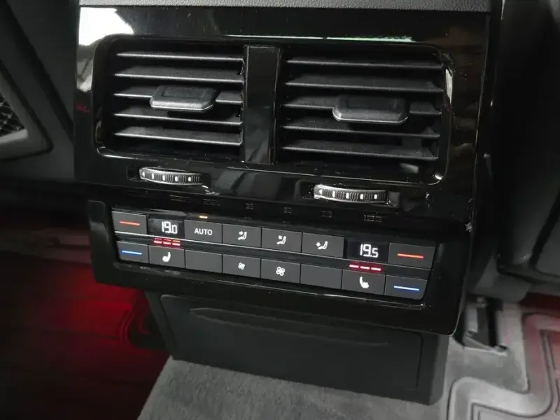 2025 Volkswagen Touareg с пробегом 5 761 км
