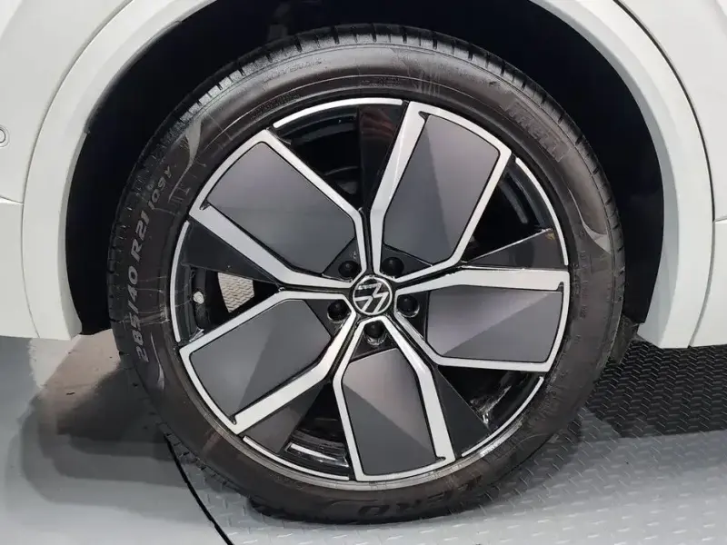 2025 Volkswagen Touareg с пробегом 19 254 км