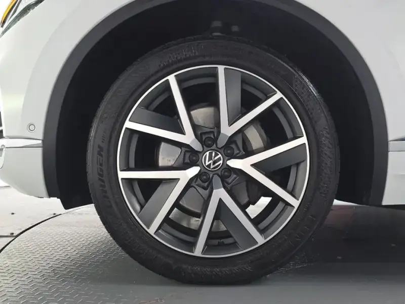 2023 Volkswagen Touareg с пробегом 37 104 км