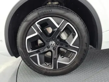 2025 Volkswagen Touareg с пробегом 24 484 км