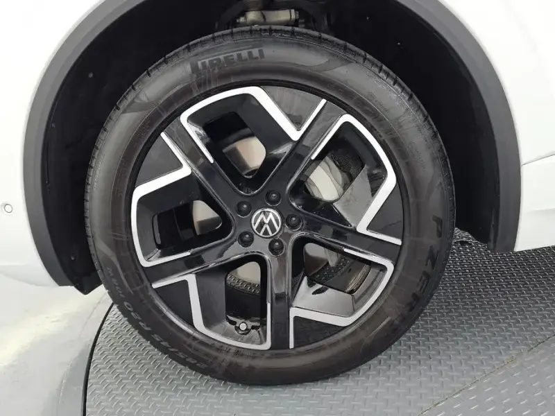 2025 Volkswagen Touareg с пробегом 24 484 км