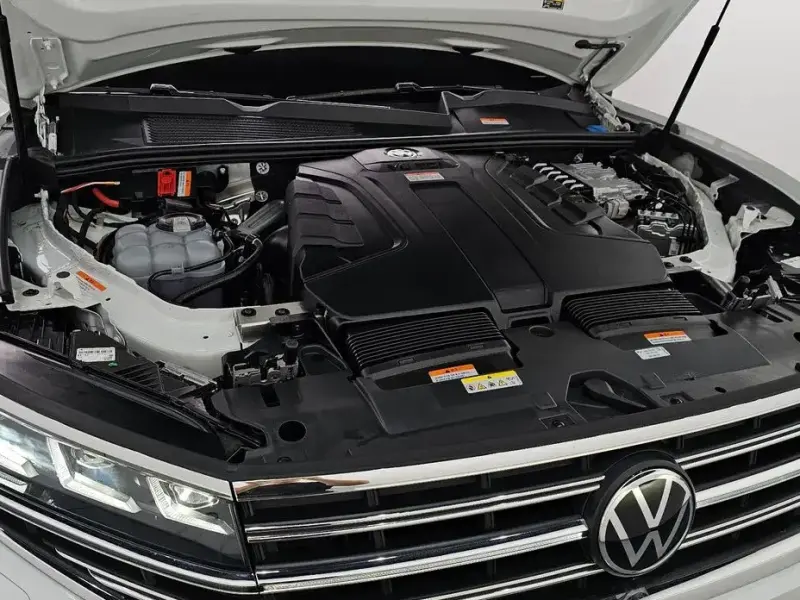 2025 Volkswagen Touareg с пробегом 24 484 км