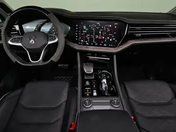 2025 Volkswagen Touareg с пробегом 24 484 км
