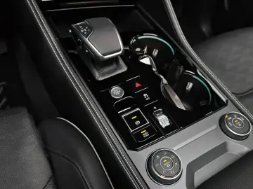 2025 Volkswagen Touareg с пробегом 24 484 км