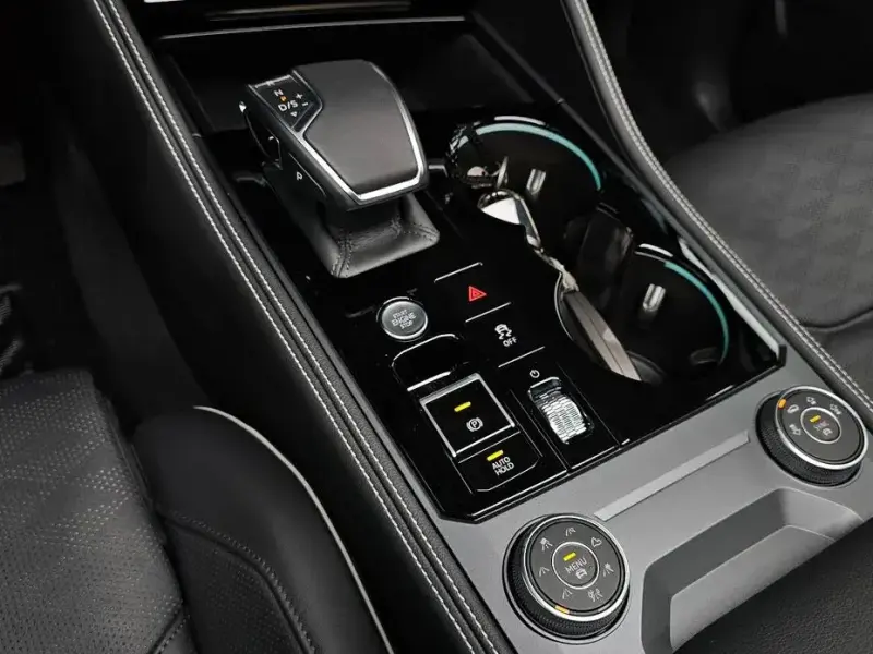 2025 Volkswagen Touareg с пробегом 24 484 км