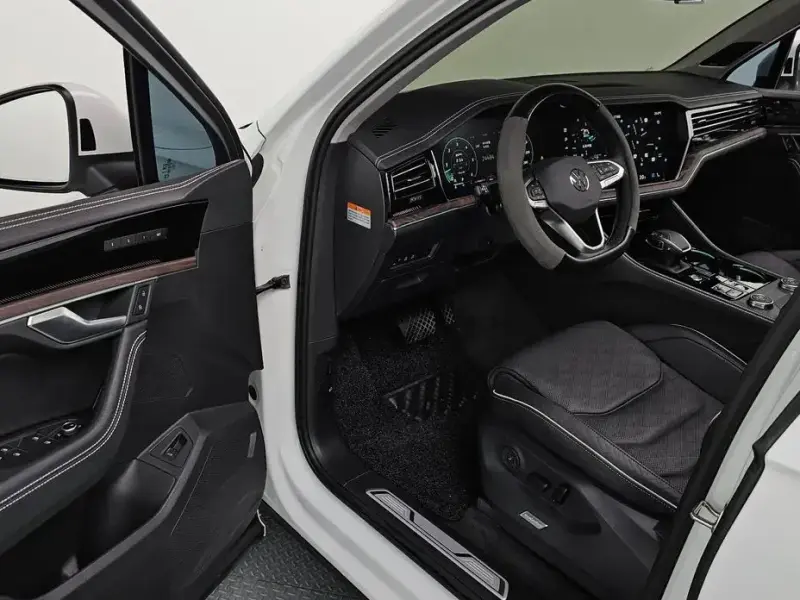 2025 Volkswagen Touareg с пробегом 24 484 км