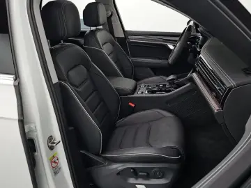 2025 Volkswagen Touareg с пробегом 24 484 км