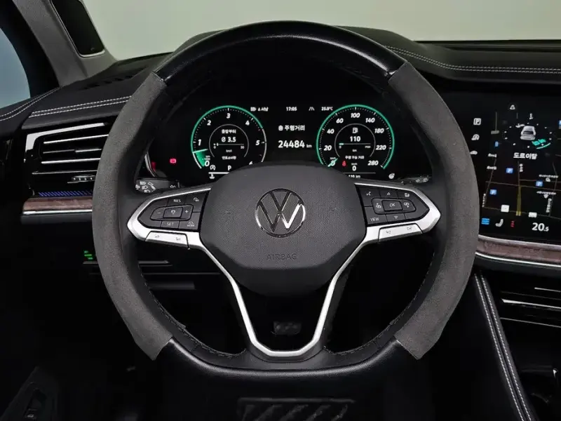 2025 Volkswagen Touareg с пробегом 24 484 км