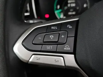 2025 Volkswagen Touareg с пробегом 24 484 км