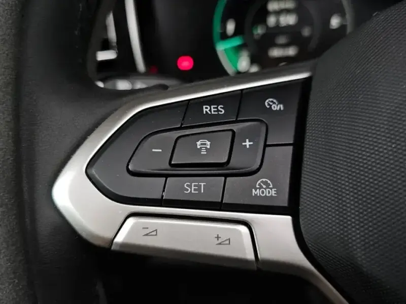 2025 Volkswagen Touareg с пробегом 24 484 км