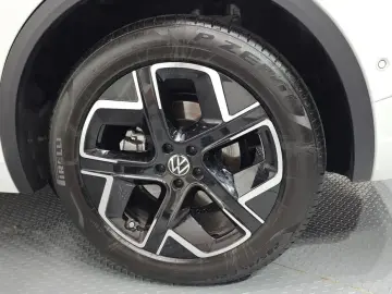 2025 Volkswagen Touareg с пробегом 24 484 км