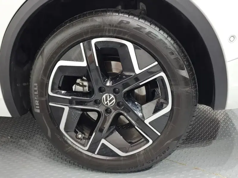 2025 Volkswagen Touareg с пробегом 24 484 км