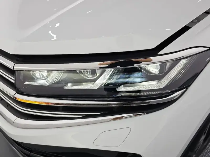 2025 Volkswagen Touareg с пробегом 24 484 км