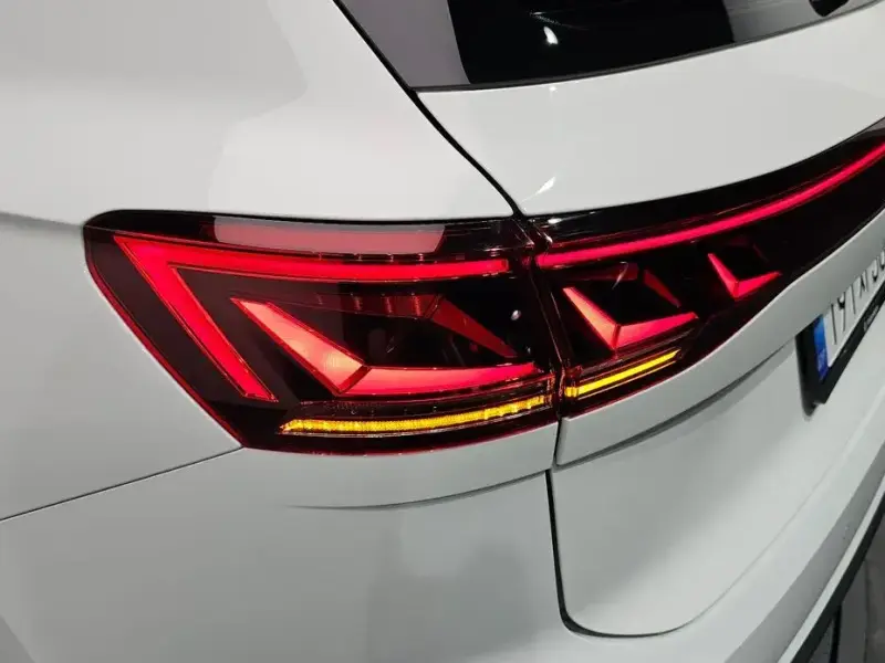 2025 Volkswagen Touareg с пробегом 24 484 км