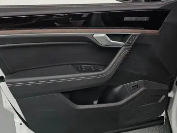 2025 Volkswagen Touareg с пробегом 24 484 км